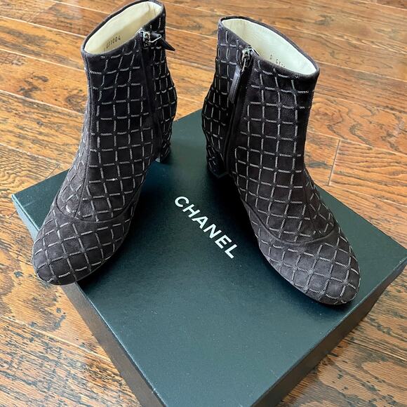 Chanel Ankle Boots Quilted Chain Detail Round Toe in Chocolate Brown Euro 38.5 - Picture 2 of 15